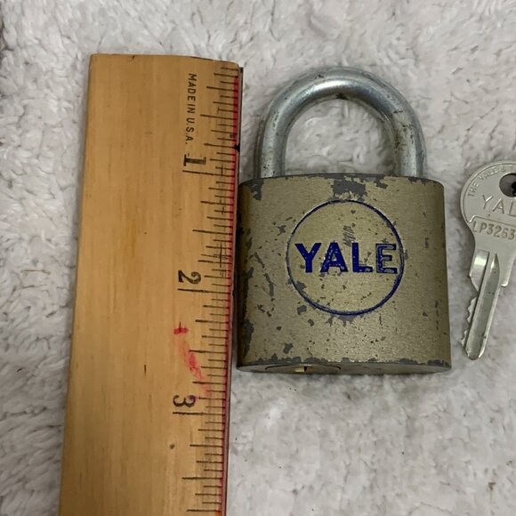 Vintage Yale Padlock Two Original Keys - Picture 6 of 6